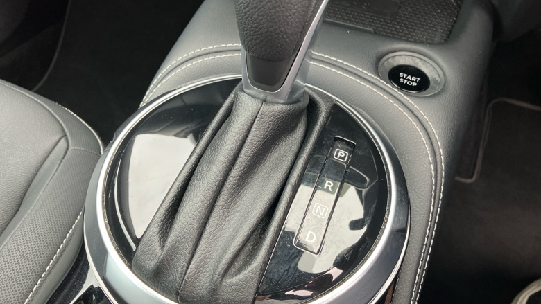 Nissan Juke 1.6 Hybrid Tekna 5dr Auto Hybrid Hatchback